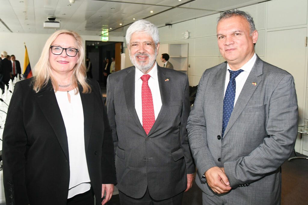 Wirtschaftsminister Germán Umaña, Marika Lulay und Victor Bautista